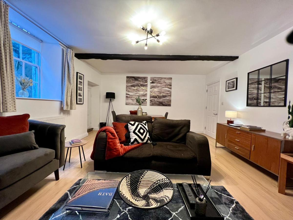 Superbly Located 2 Bedroom Luxury Apartment Bath Exterior photo