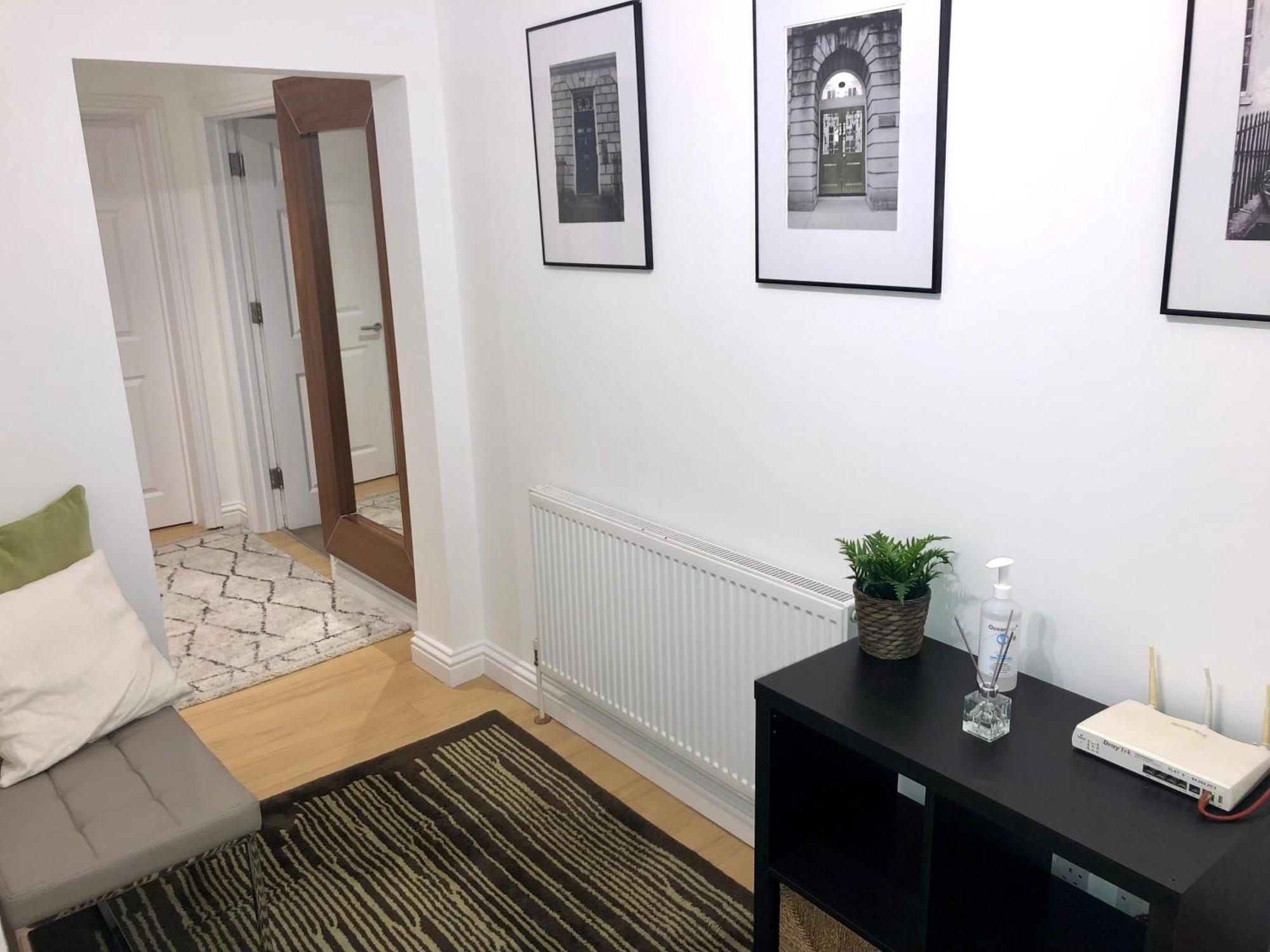 Superbly Located 2 Bedroom Luxury Apartment Bath Exterior photo
