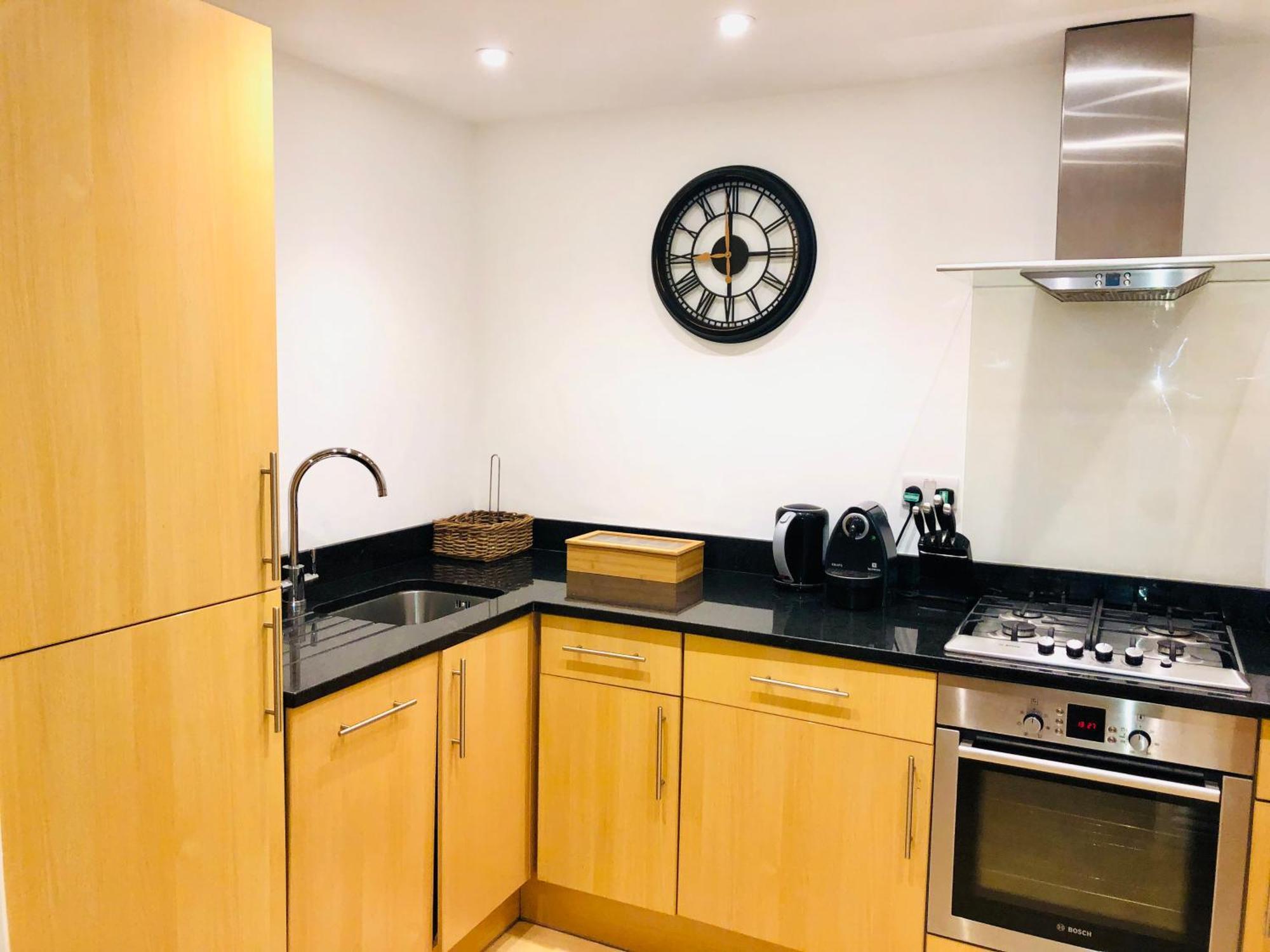 Superbly Located 2 Bedroom Luxury Apartment Bath Exterior photo
