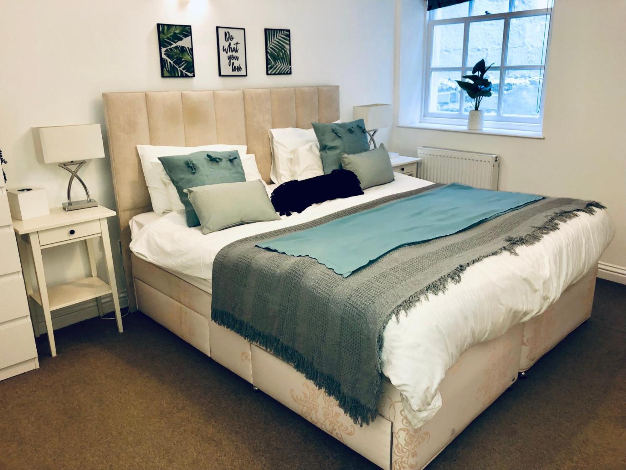 Superbly Located 2 Bedroom Luxury Apartment Bath Exterior photo